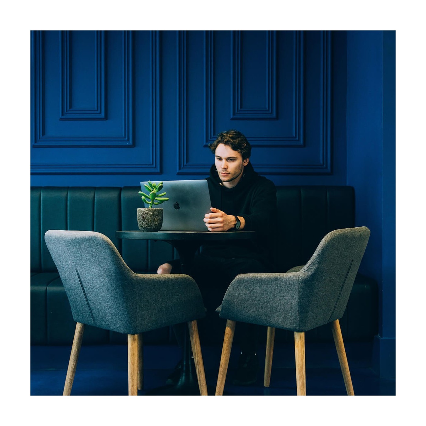 Bílá ozdobná lišta na zeď MD325 4 cm - Mardom Decor